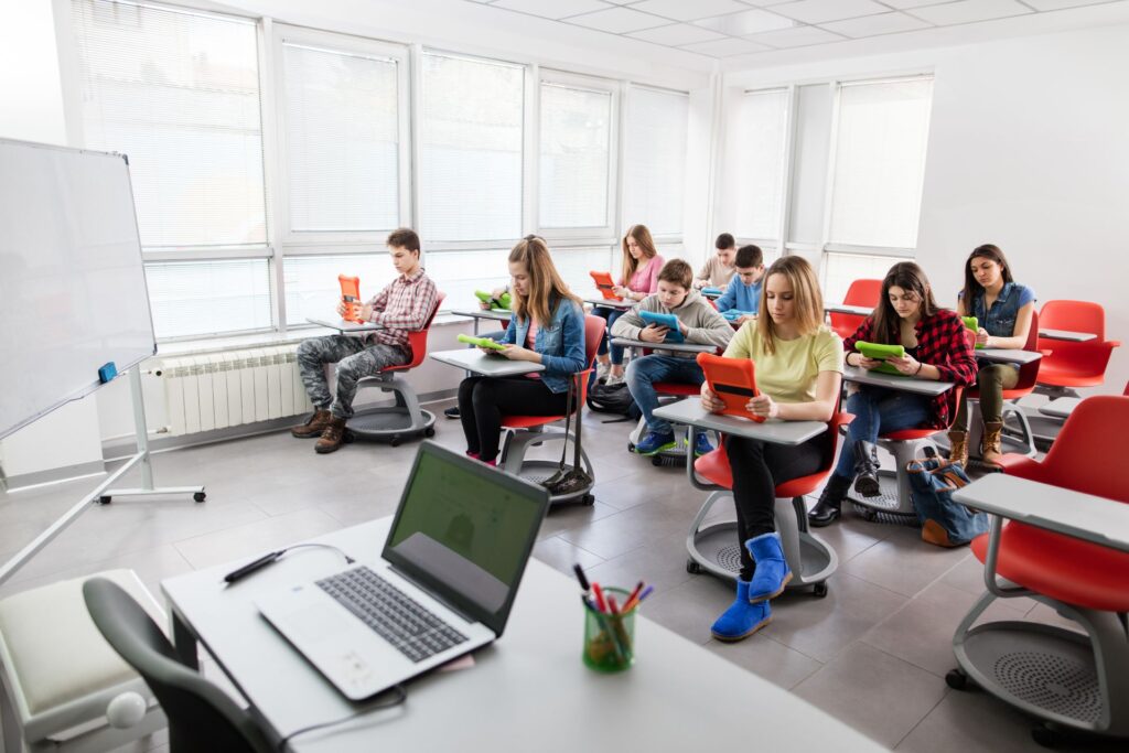 students-with-digital-devices